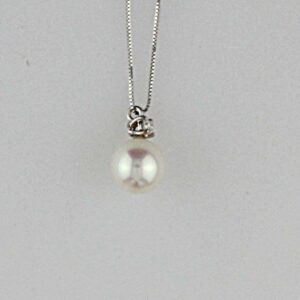 COLLANA IN ORO E DIAMANTI CON PERLA