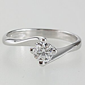 ANELLO SOLITARIO IN ORO CON DIAMANTE