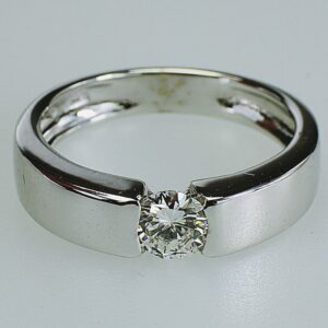 ANELLO SOLITARIO IN ORO CON DIAMANTE