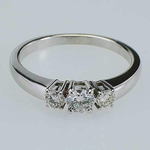 ANELLO TRILOGY IN ORO CON DIAMANTI