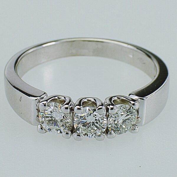 ANELLO TRILOGY IN ORO CON DIAMANTI