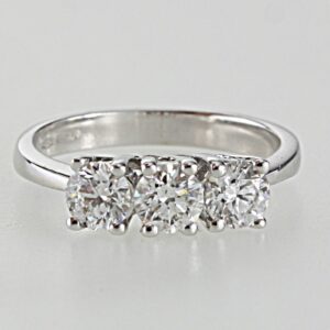 ANELLO TRILOGY IN ORO CON DIAMANTI