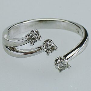 ANELLO TRILOGY IN ORO CON DIAMANTI