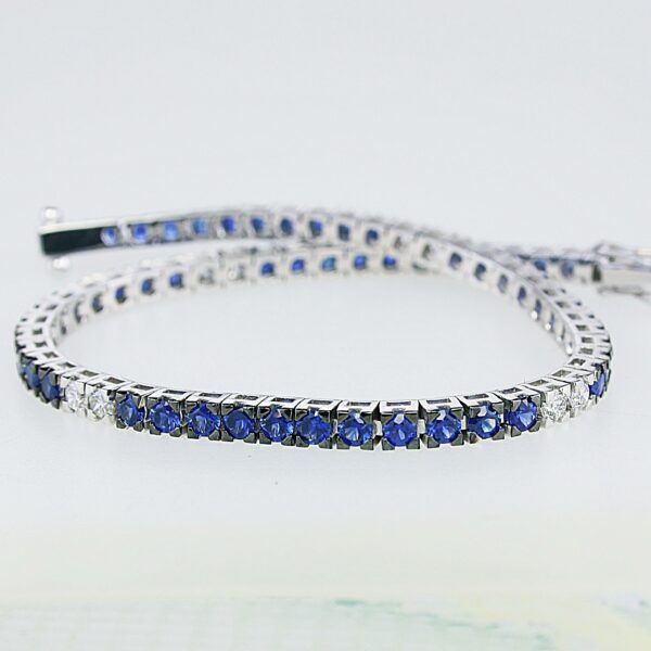 BRACCIALE IN ORO CON DIAMANTI E ZAFFIRI BLU