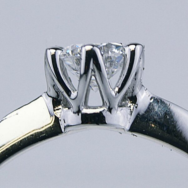 ANELLO SOLITARIO IN ORO CON DIAMANTE - immagine 2
