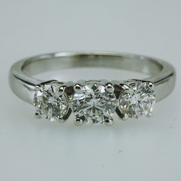 ANELLO TRILOGY IN ORO CON DIAMANTI