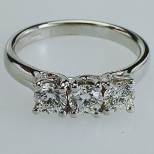 ANELLO TRILOGY IN ORO CON DIAMANTI