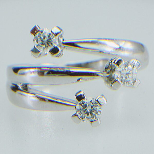 ANELLO TRILOGY IN ORO CON DIAMANTI