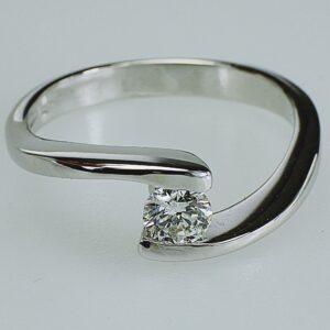 ANELLO SOLITARIO IN ORO CON DIAMANTE