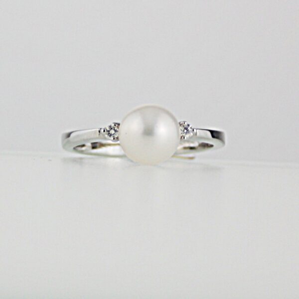 ANELLO IN ORO E DIAMANTI CON PERLE