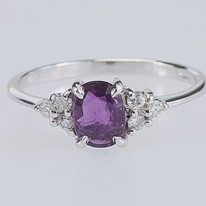 ANELLO IN ORO CON DIAMANTI E RUBINO