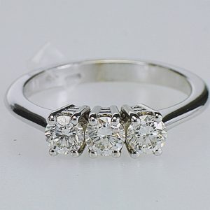 ANELLO TRILOGY IN ORO CON DIAMANTI