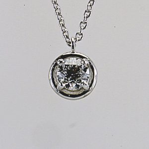 COLLANA PUNTO LUCE IN ORO CON DIAMANTE