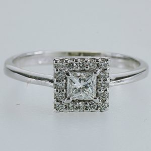 ANELLO SOLITARIO IN ORO CON DIAMANTI