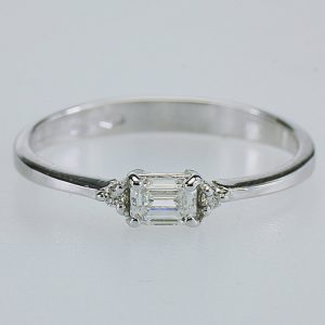 ANELLO IN ORO CON DIAMANTI