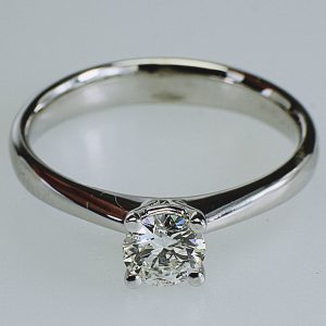 ANELLO SOLITARIO IN ORO CON DIAMANTE