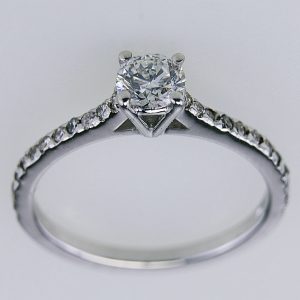 ANELLO SOLITARIO IN ORO CON DIAMANTI