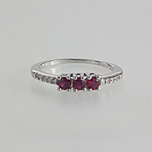 ANELLO IN ORO E DIAMANTI CON RUBINI