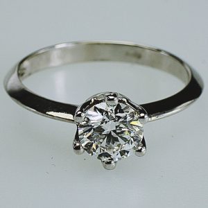 ANELLO SOLITARIO IN ORO CON DIAMANTE